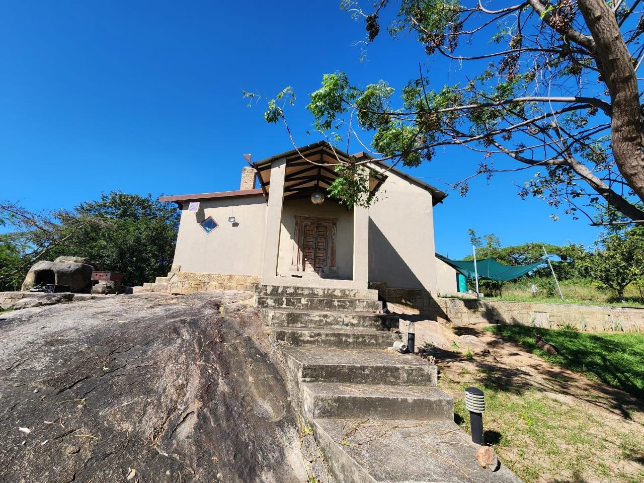 9ha next to N4 with easy entrance, Ideal for Transport (trucks) and Hospitality Industry.