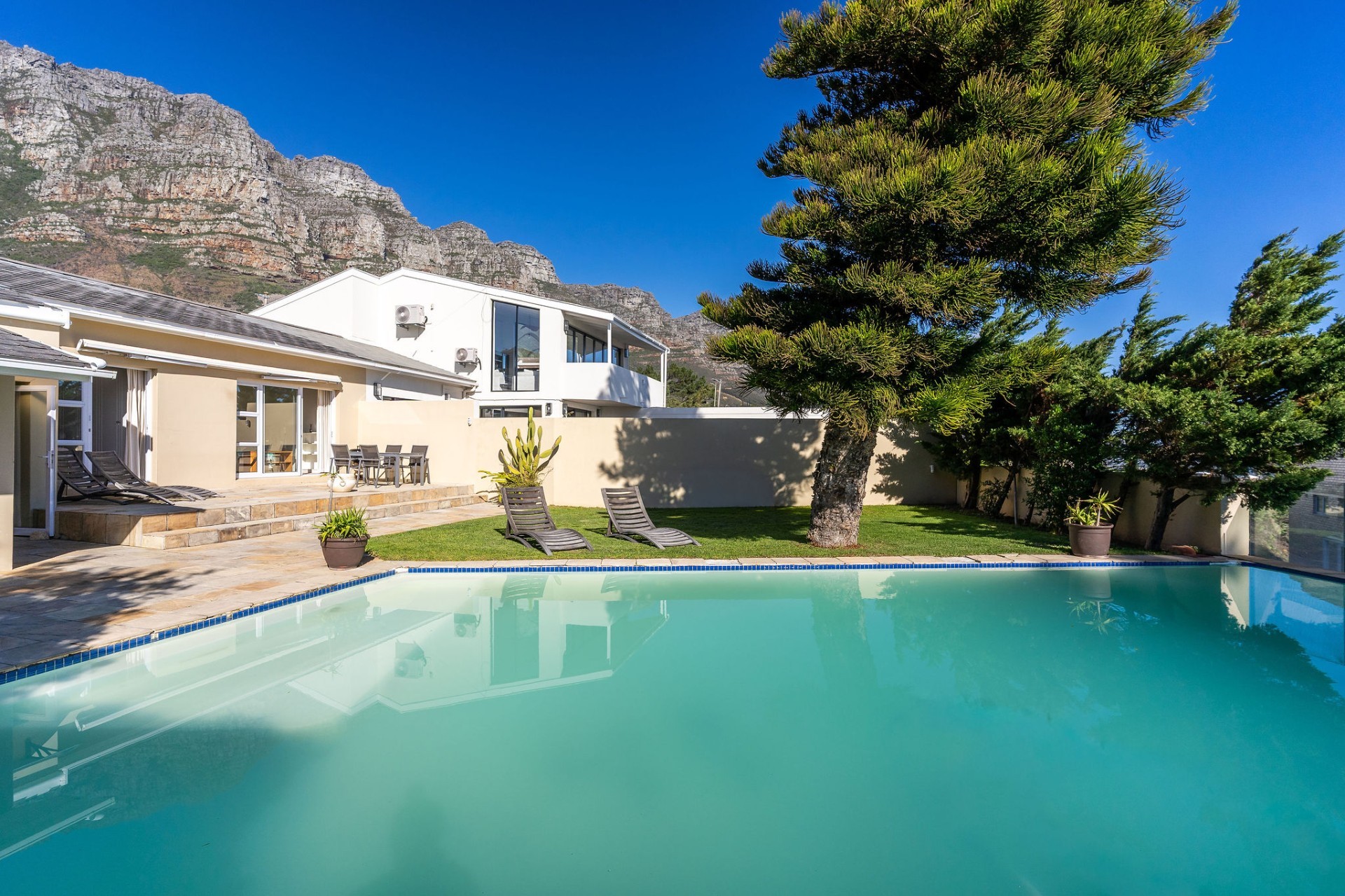 4 Bedroom Townhouse for sale in Camps Bay