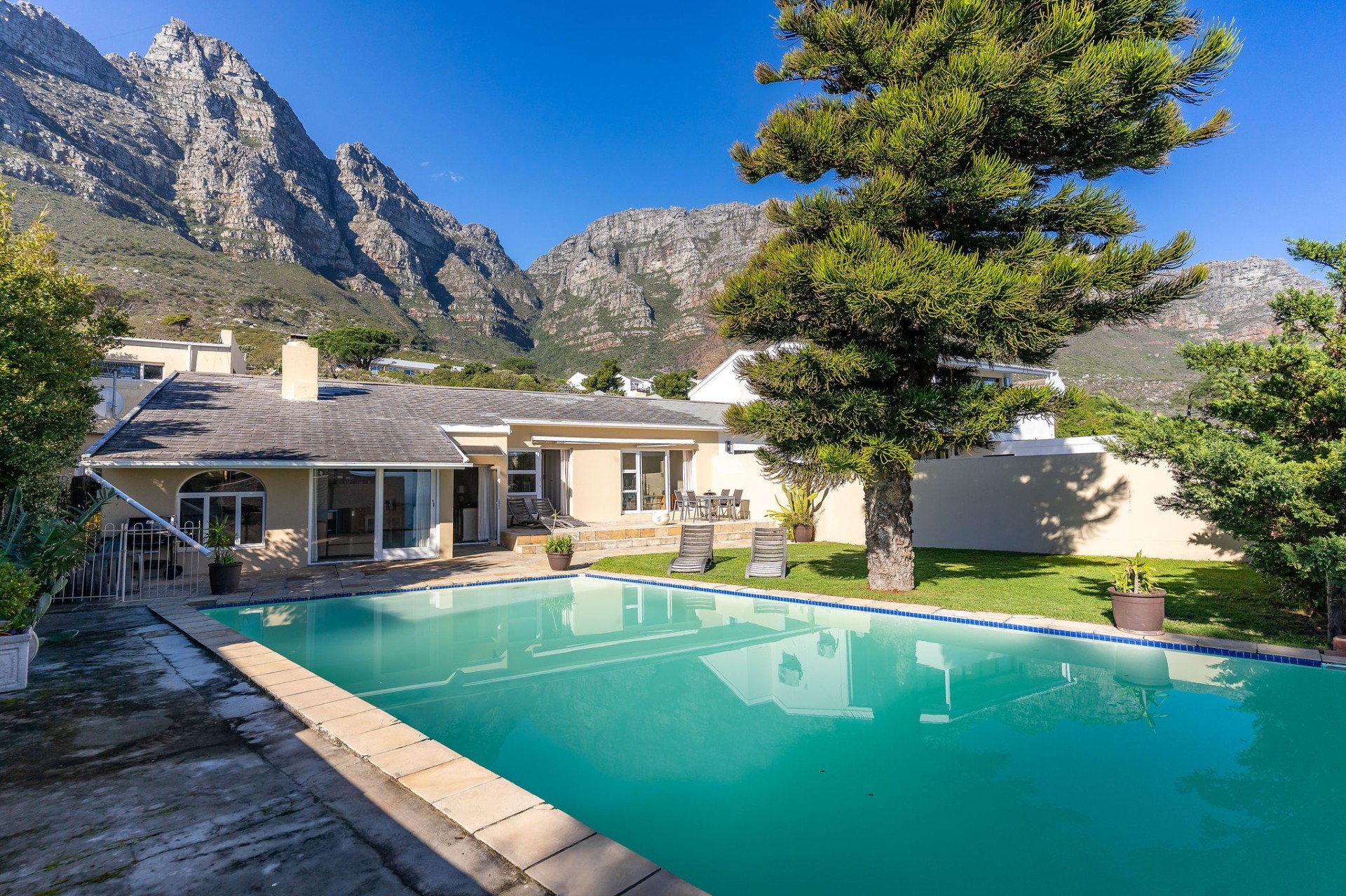 4 Bedroom Townhouse for sale in Camps Bay