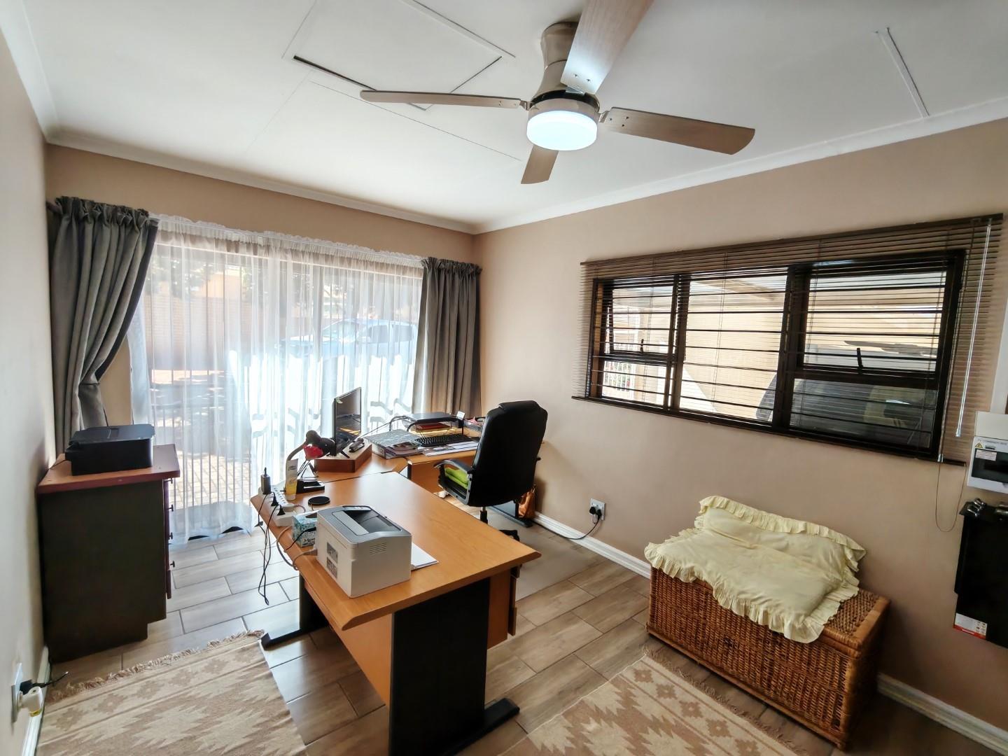 UNDER OFFER Beautifully Maintained 3-Bedroom Townhouse for sale in a Secure, Well-Managed Complex