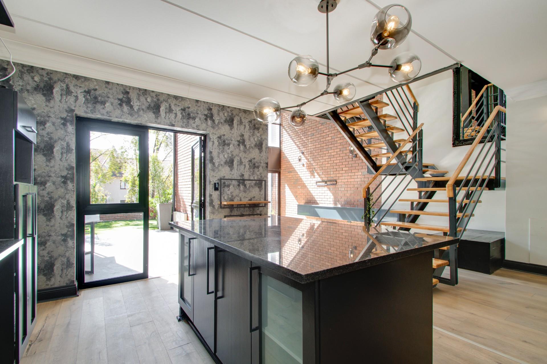 Apartment for rent in Sandown, Sandton, 152 m²