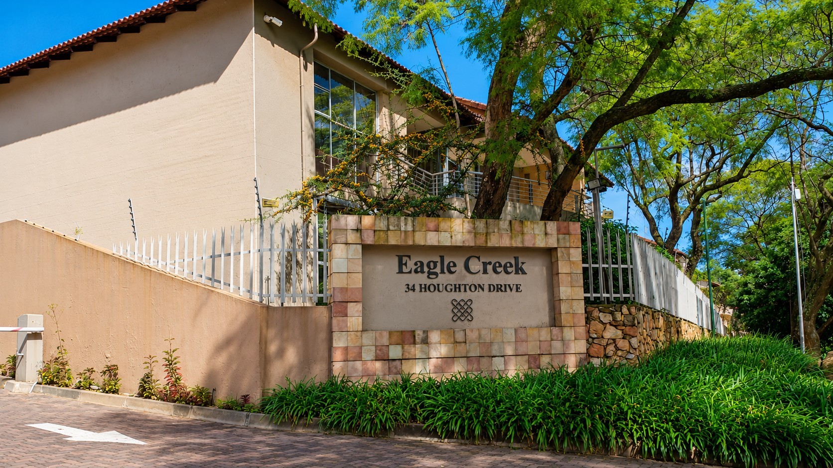 Elegant Top Floor Apartment in Eagle Creek, Houghton Estate