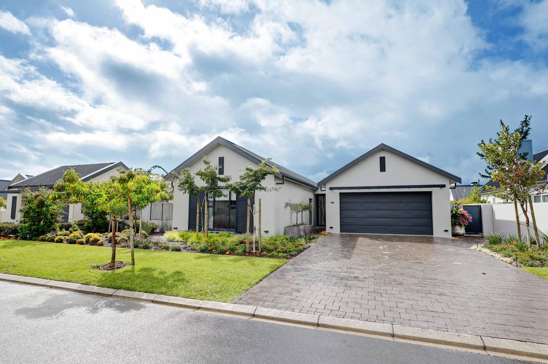 Elegant Single-Storey Living in La Vue, Val de Vie Estate