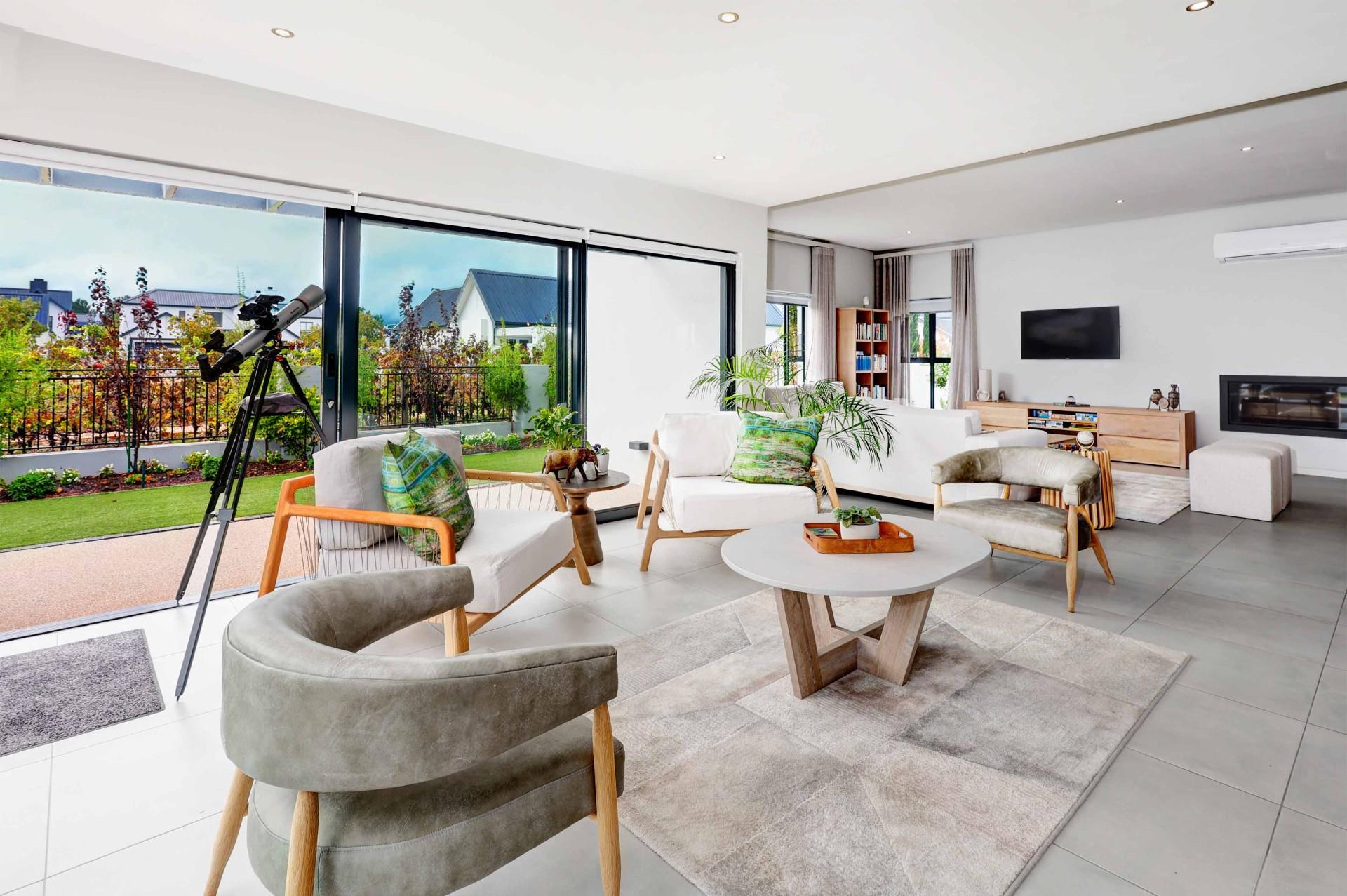 Elegant Single-Storey Living in La Vue, Val de Vie Estate