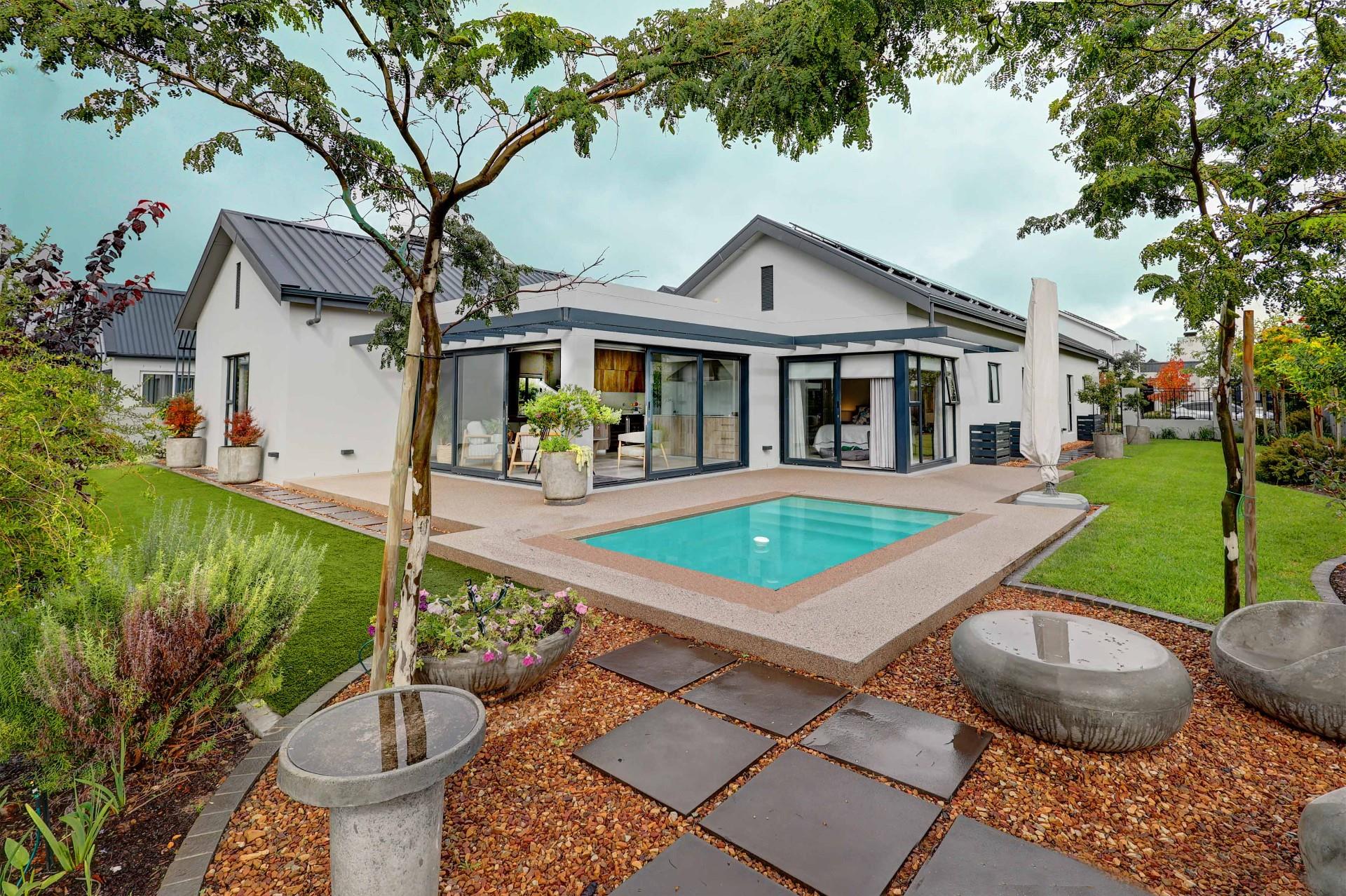 Elegant Single-Storey Living in La Vue, Val de Vie Estate