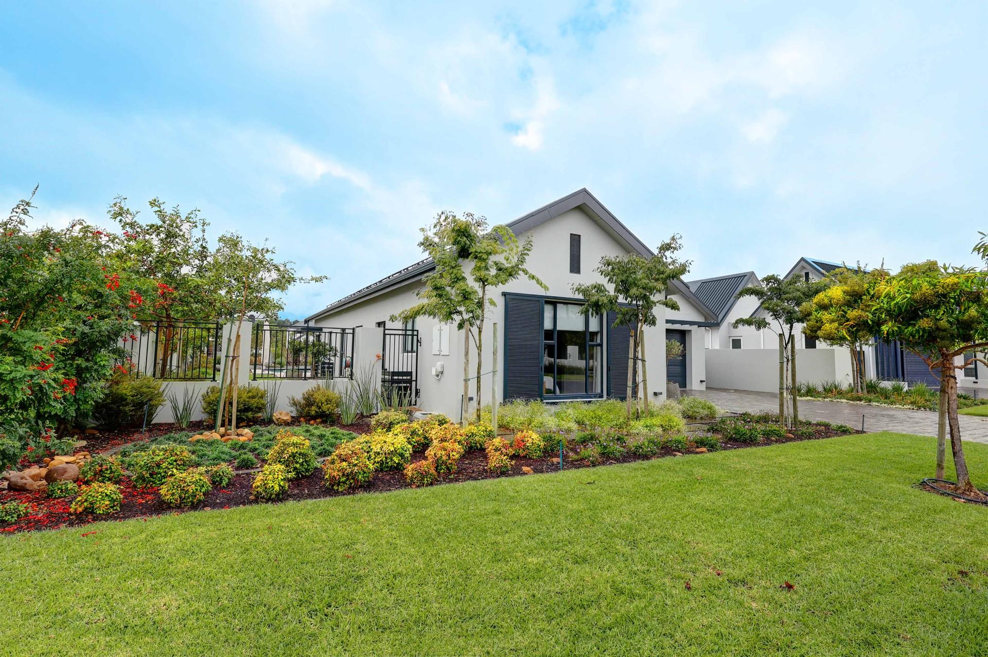 Elegant Single-Storey Living in La Vue, Val de Vie Estate