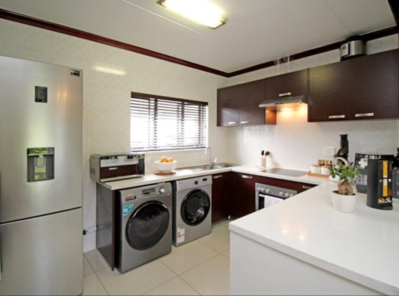2 bedroom Apartment For Sale in Summerset, Midrand