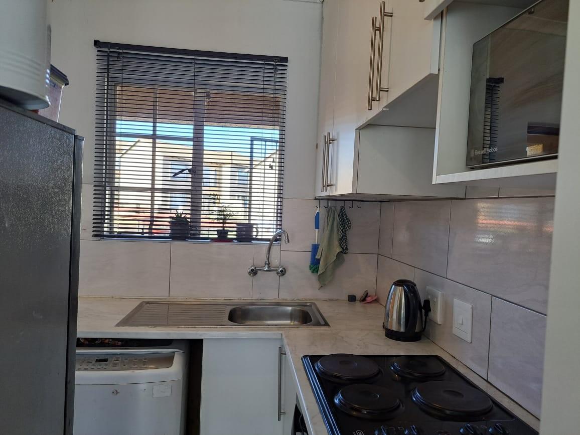 2 Bedroom Apartment For Sale in Wilgeheuwel, Roodepoort