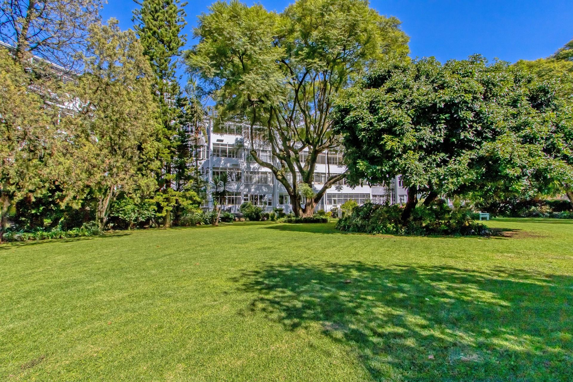 Spacious, sunny two bedroom, two bathroom apartment with large balcony in Headingley Fairway