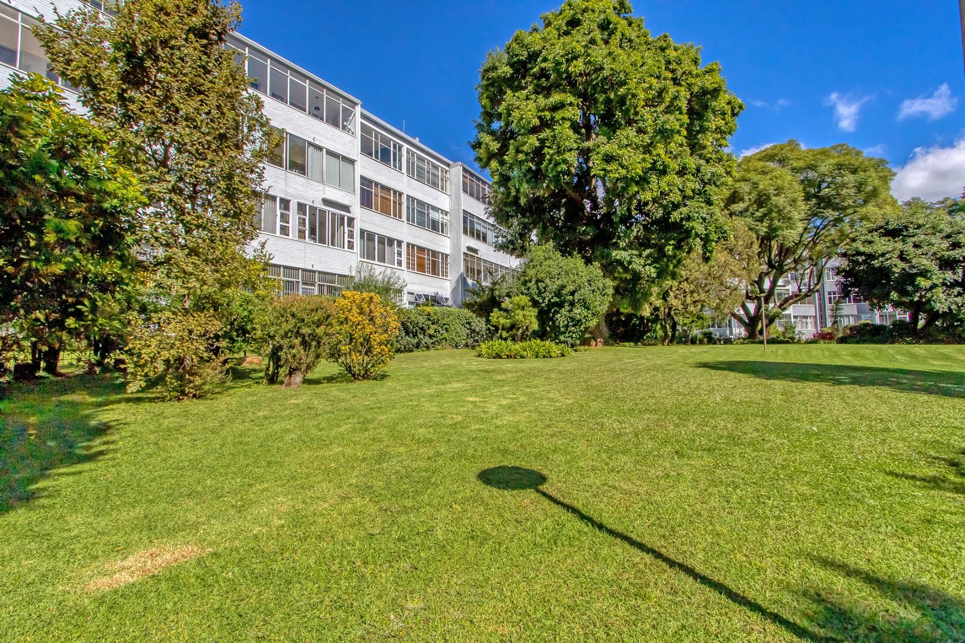 Spacious, sunny two bedroom, two bathroom apartment with large balcony in Headingley Fairway