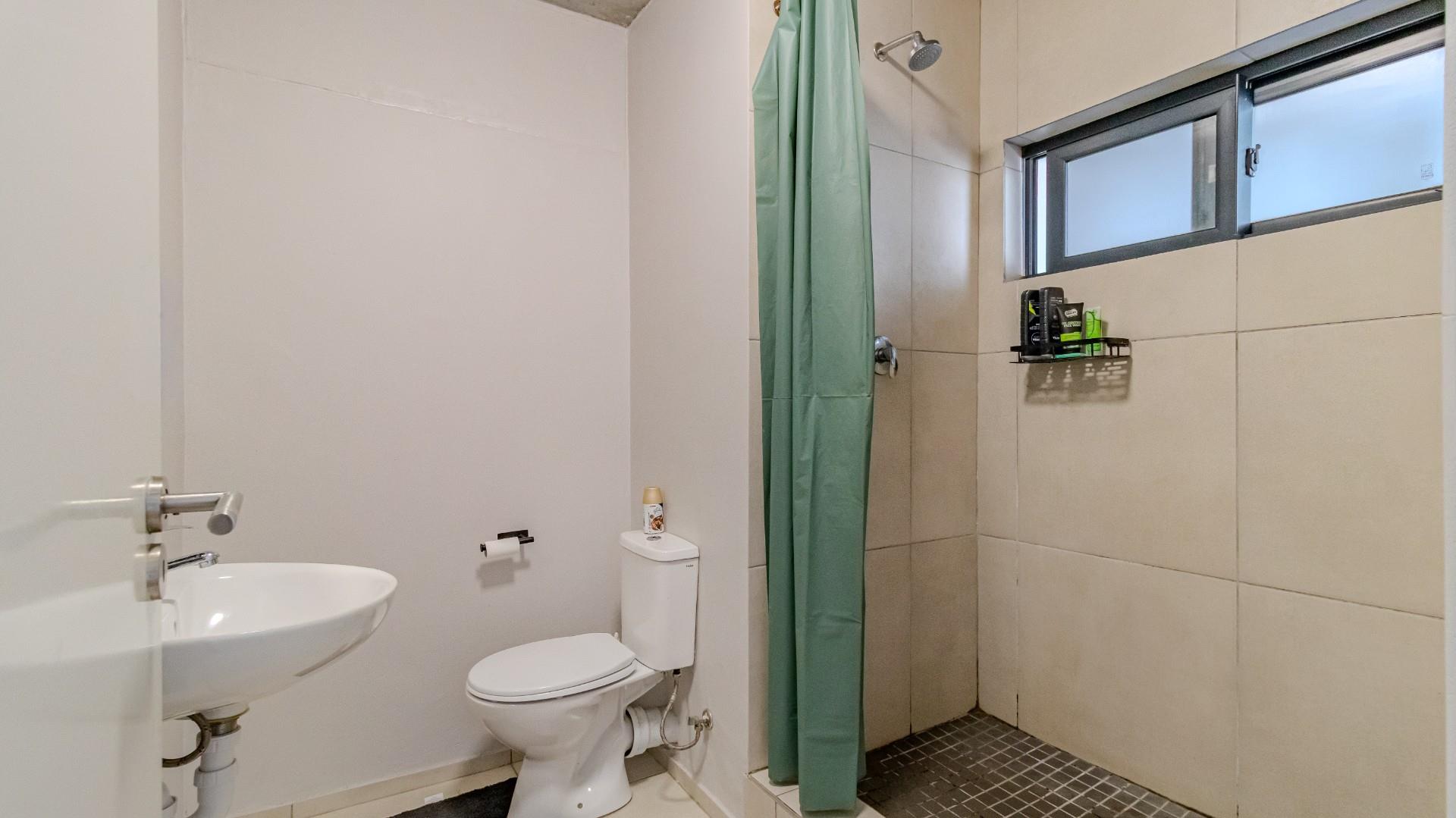 One Bedroom Apartment For Sale in Pinelands, Cape Town