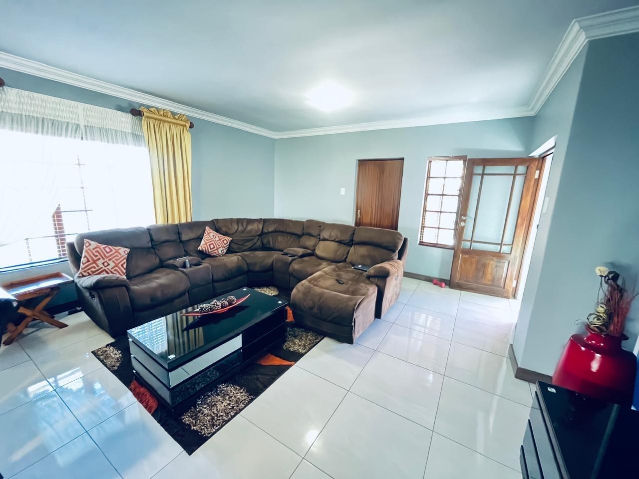 3 Bedroom House For Sale in Heatherview, Akasia