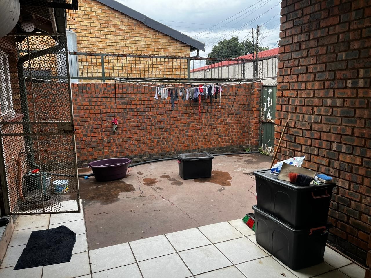 Spacious 2-Bedroom Apartment with Private Courtyard in Delmas