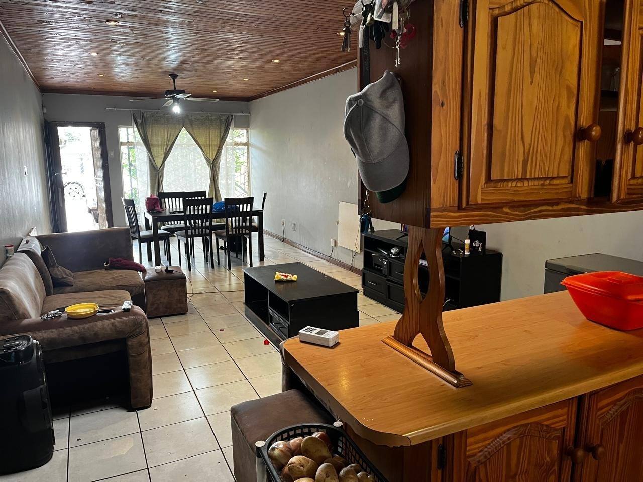 Spacious 2-Bedroom Apartment with Private Courtyard in Delmas