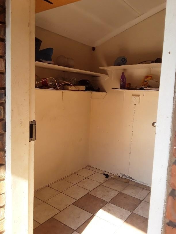 Spacious 2-Bedroom Apartment with Private Courtyard in Delmas