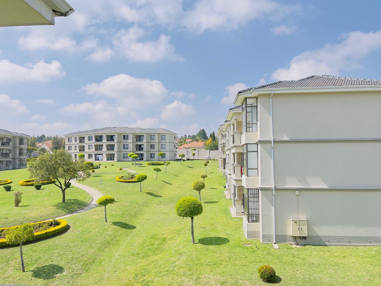 2 Bedroom Apartment For Sale in Summerset, Midrand