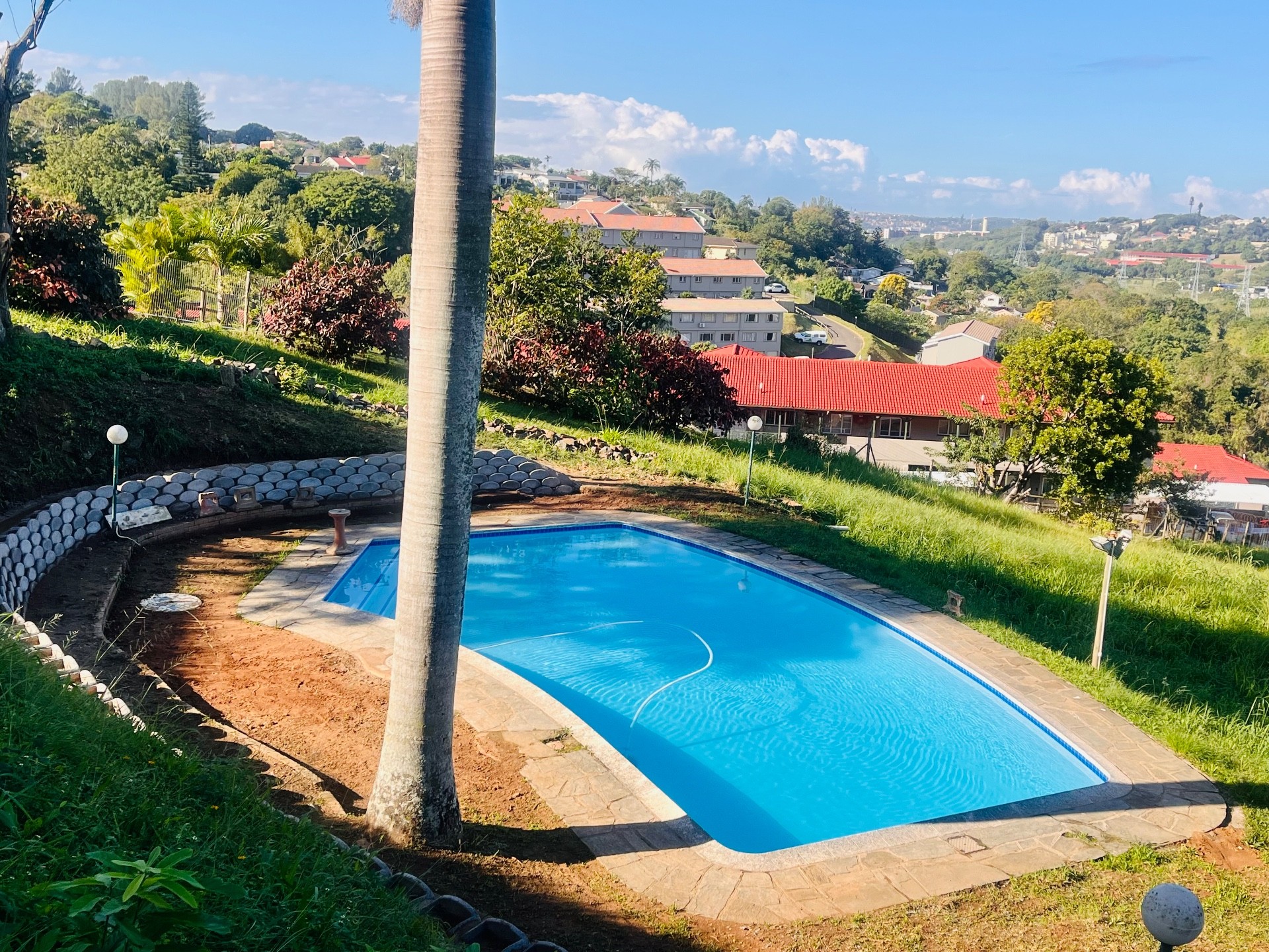 Modern, newly revamped 3-bedroom flat with swimming pool