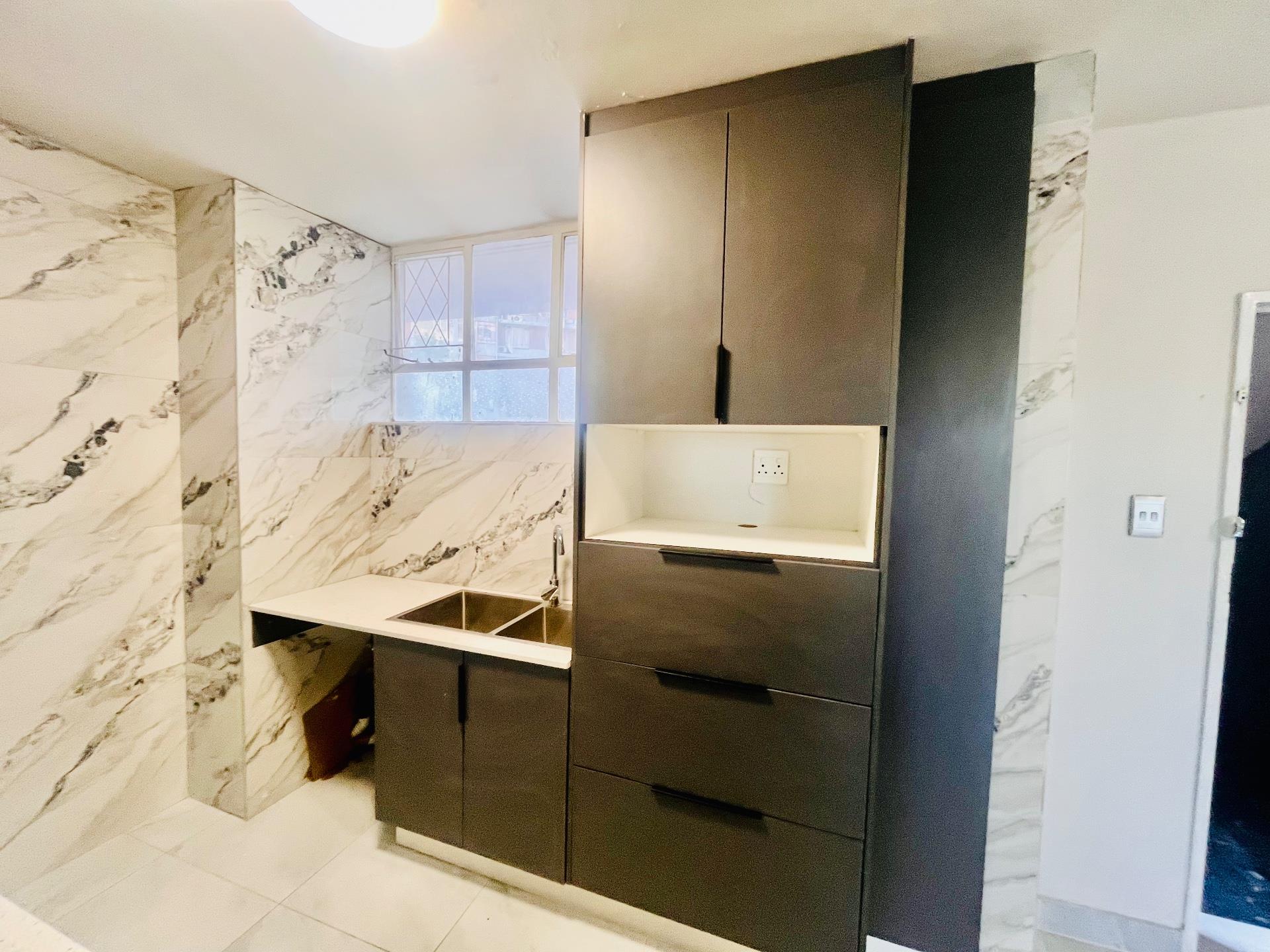 Modern, newly revamped 3-bedroom flat with swimming pool