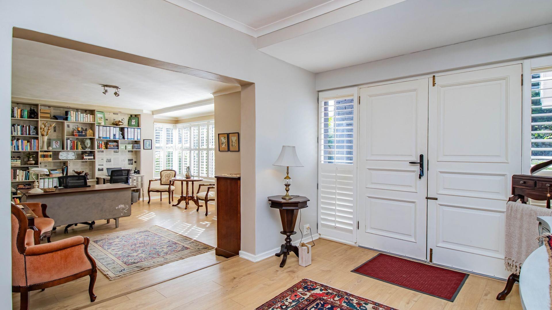 5 Bedroom House For Sale / Voëlklip / Hermanus