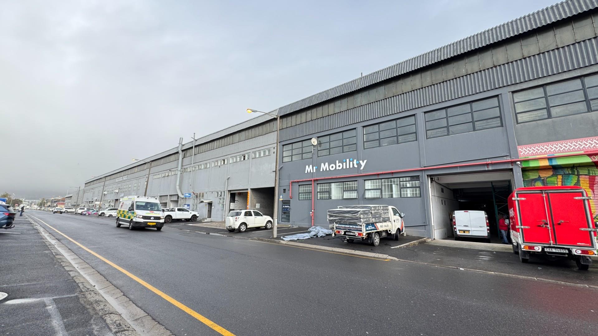 850m² Industrial Property To Let in Paarden Eiland, Cape Town