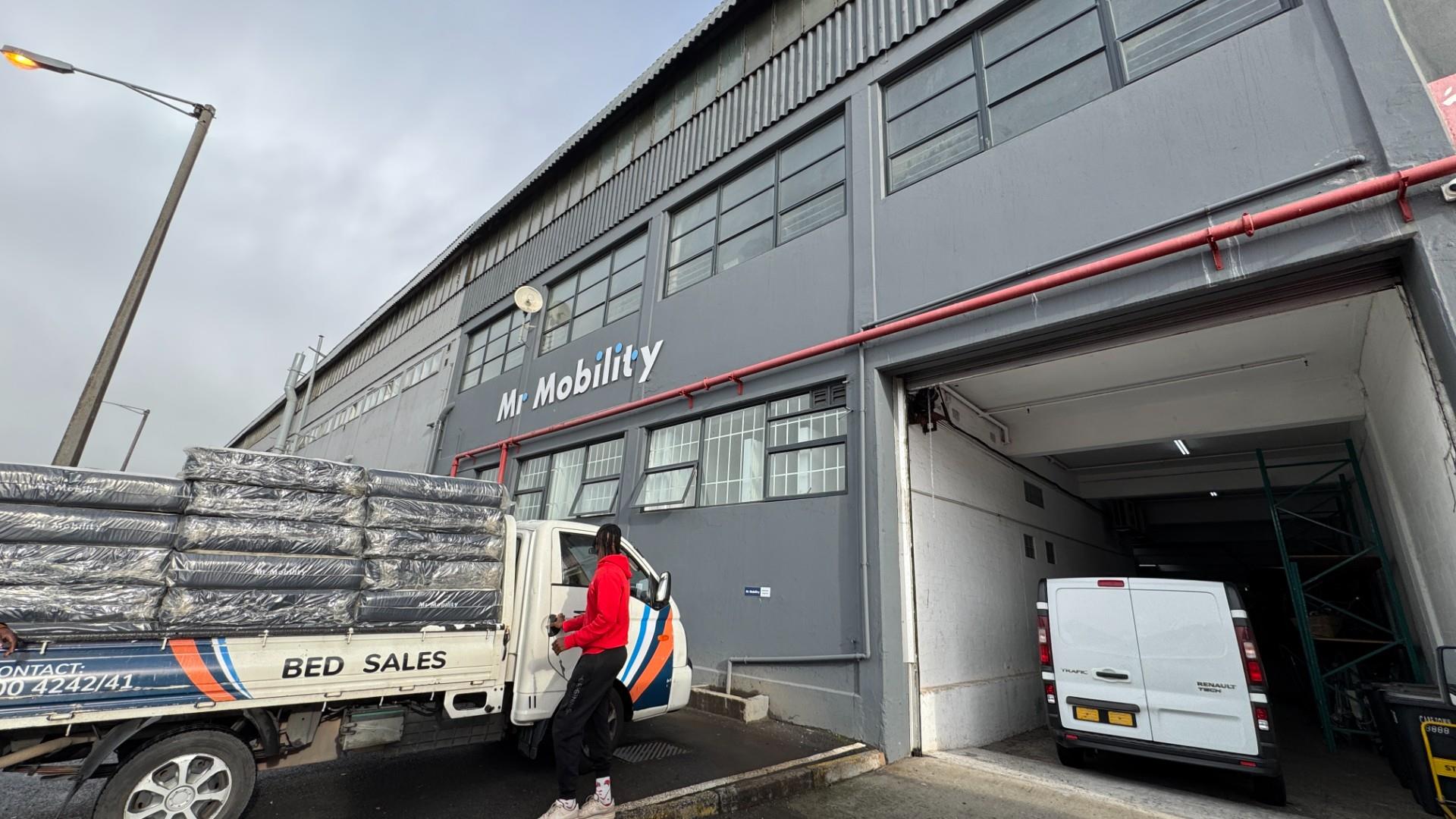 850m² Industrial Property To Let in Paarden Eiland, Cape Town