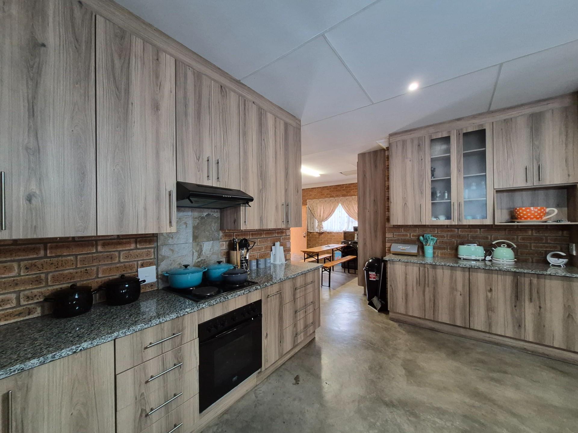 SPACIOUS MODERN BUSHVELD HOME IN KRANSPOORT WILDLIFE GOLF AND SECURITY ESTATE