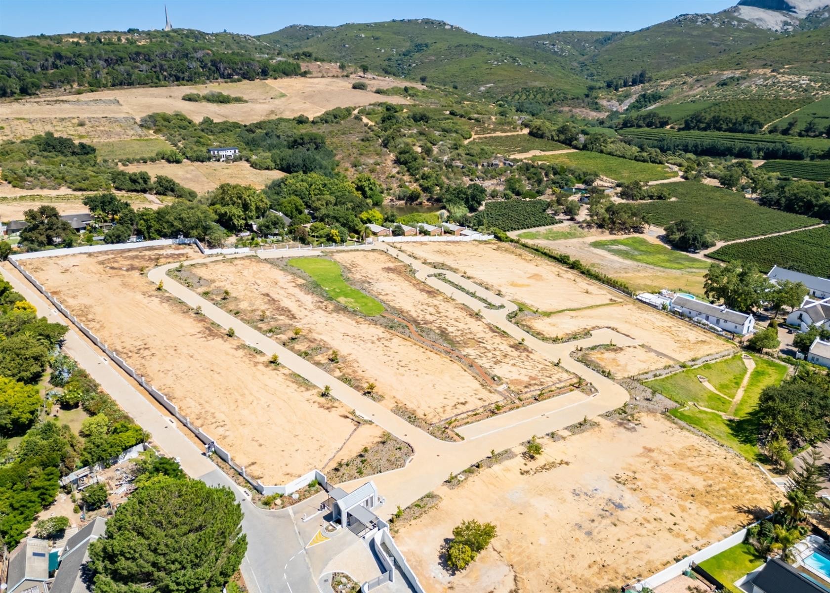 Prime Stand For Sale With Mountainous Views in New Laborie-et-Picardie Lifestyle Estate in Paarl!