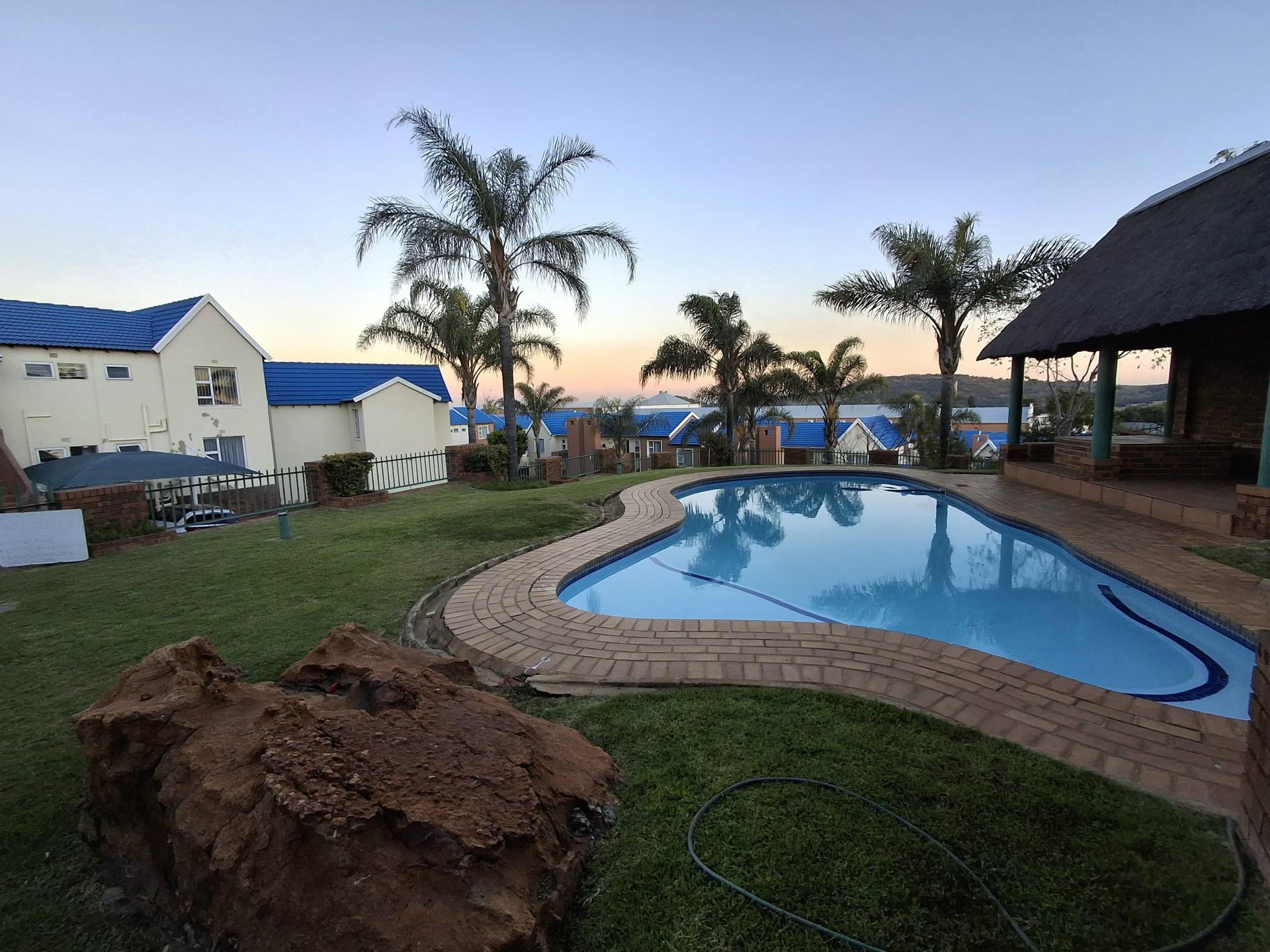 Spacious 3 Bedroom Townhouse with Private Garden