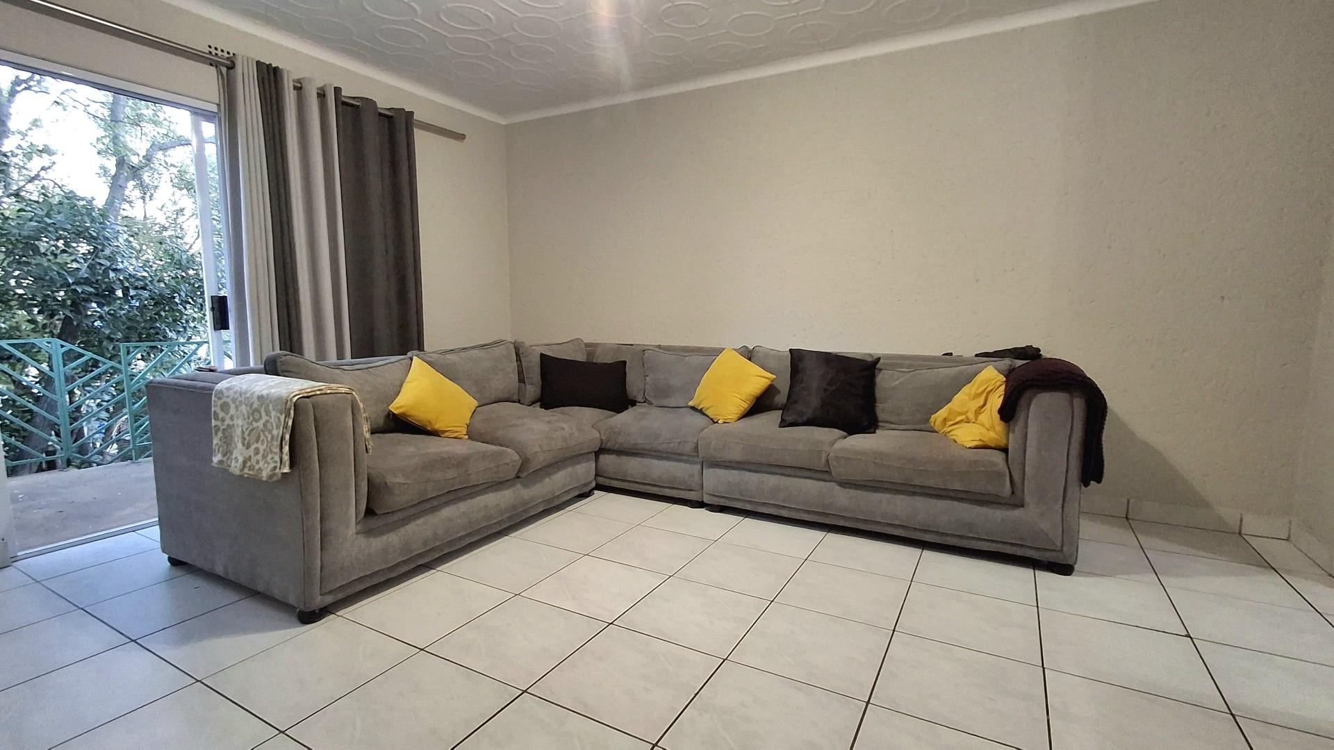 Spacious 3 Bedroom Townhouse with Private Garden