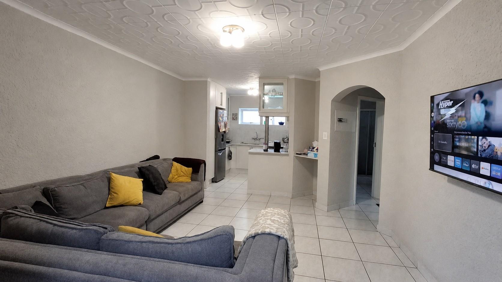 Spacious 3 Bedroom Townhouse with Private Garden