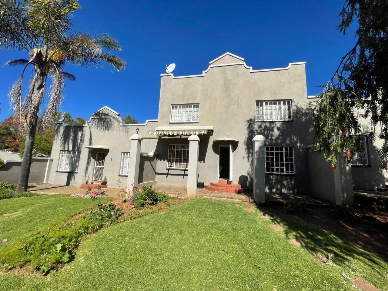 Townhouse for sale in Helderkruin, Roodepoort, 144 m²