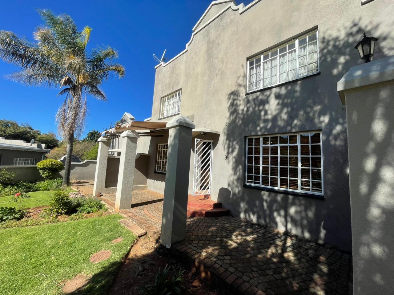 Townhouse for sale in Helderkruin, Roodepoort, 144 m²