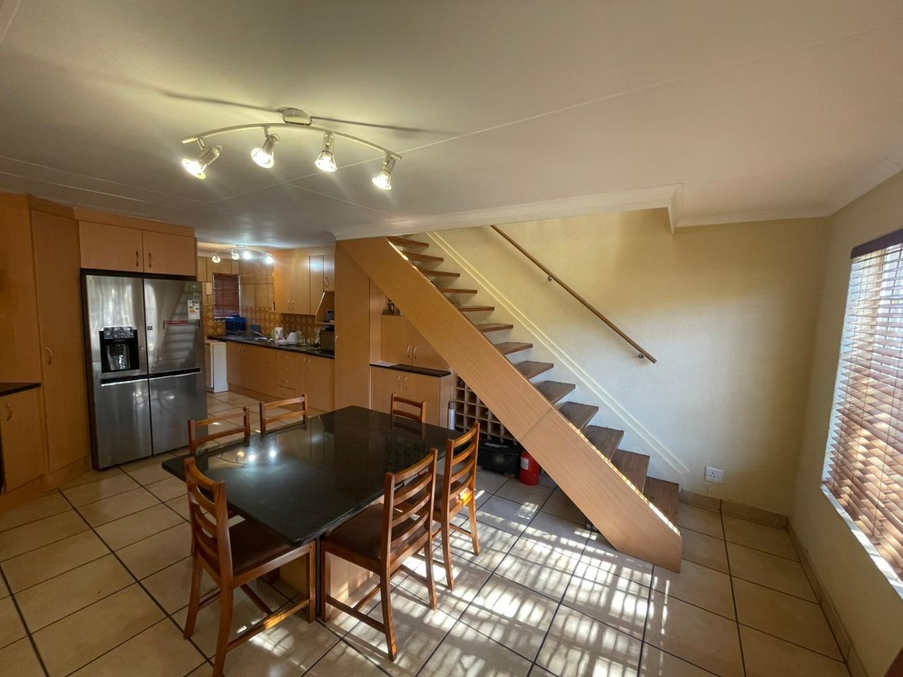 Townhouse for sale in Helderkruin, Roodepoort, 144 m²