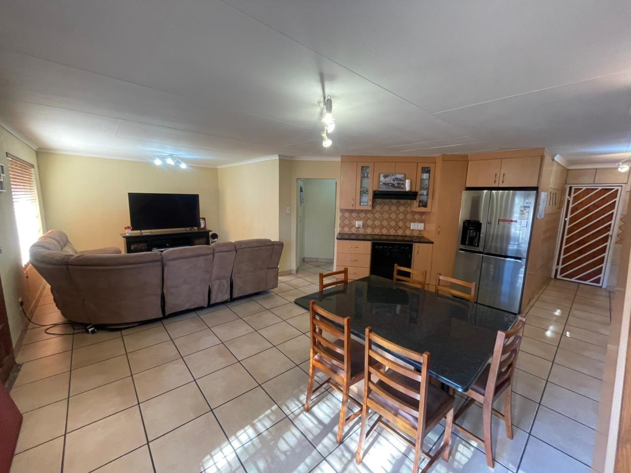 Townhouse for sale in Helderkruin, Roodepoort, 144 m²