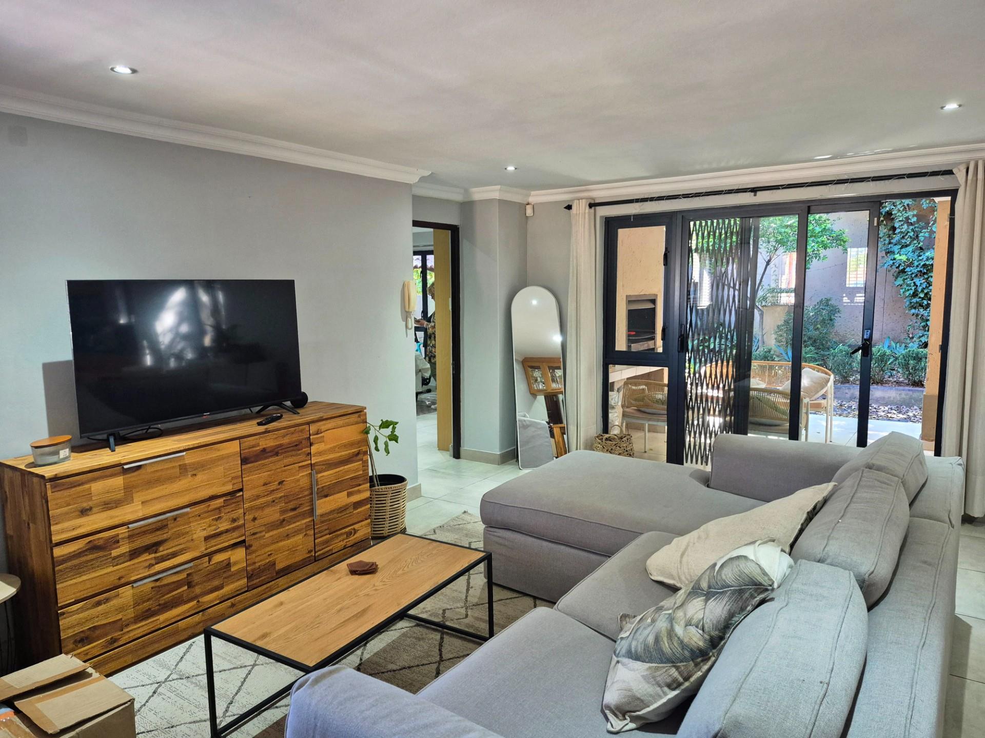 Modern Lock-Up-and-Go Townhouse in the Heart of Menlo Park