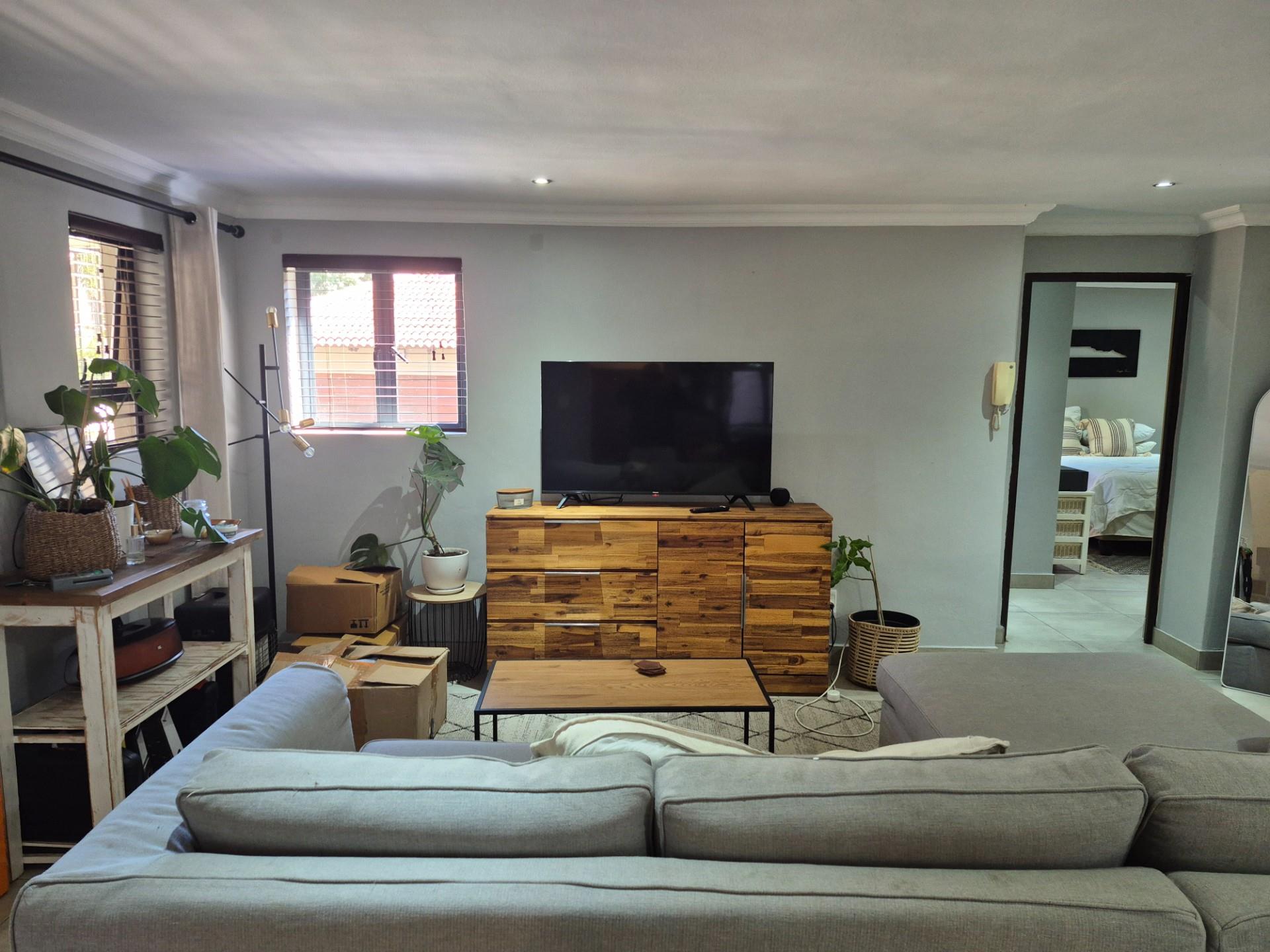 Modern Lock-Up-and-Go Townhouse in the Heart of Menlo Park