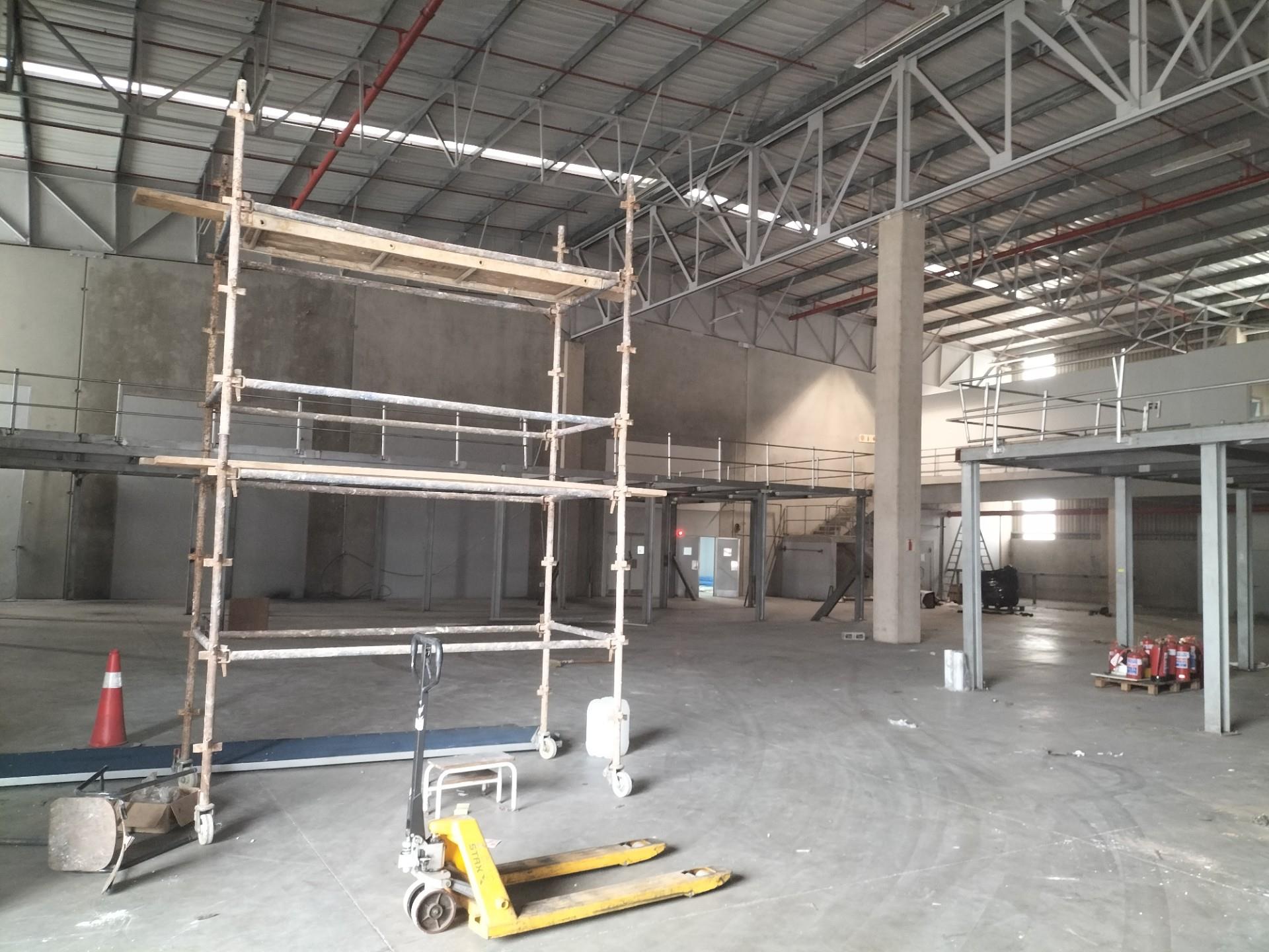 Warehouse to rent in highly sought after park.