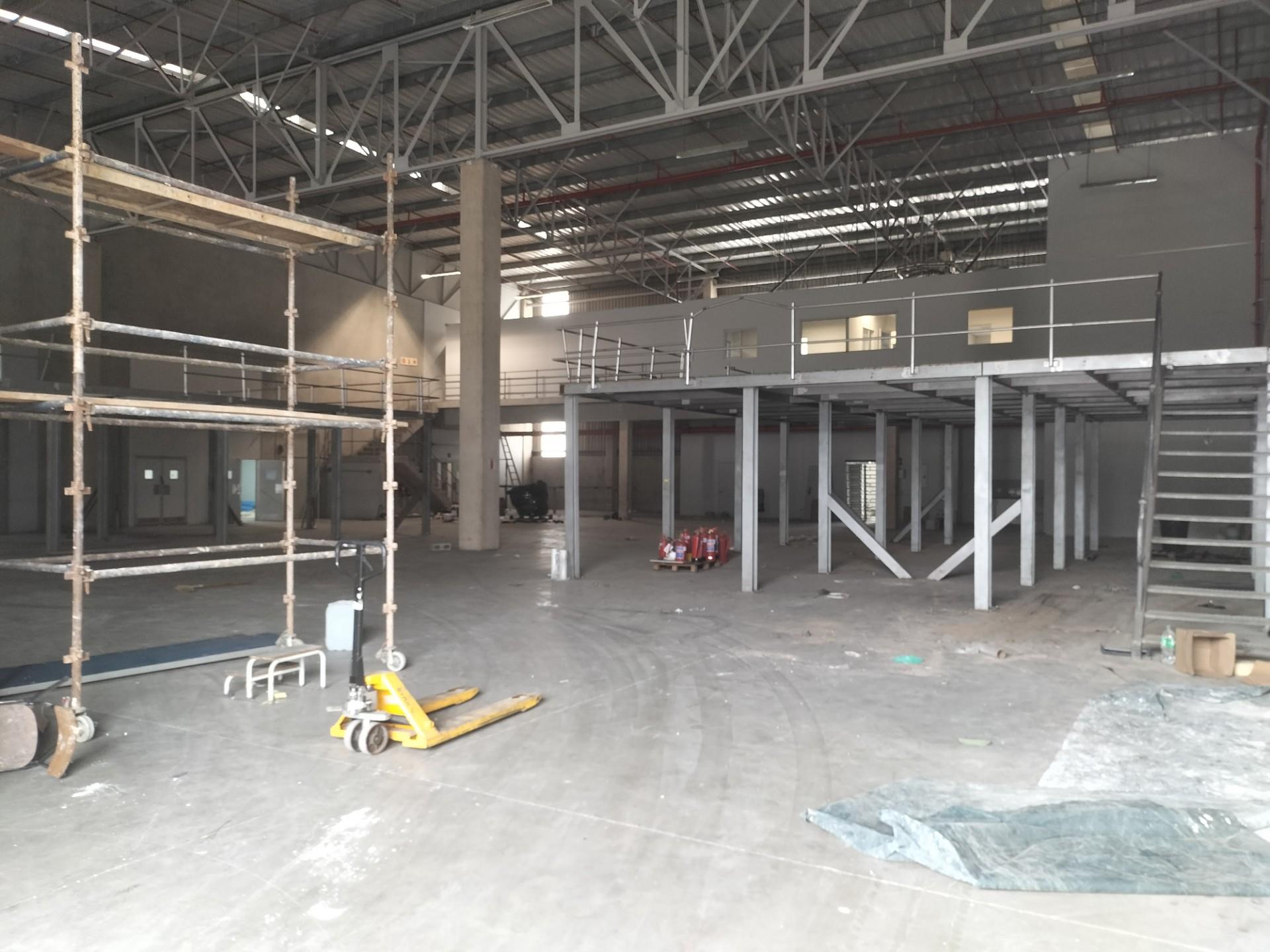 Warehouse to rent in highly sought after park.