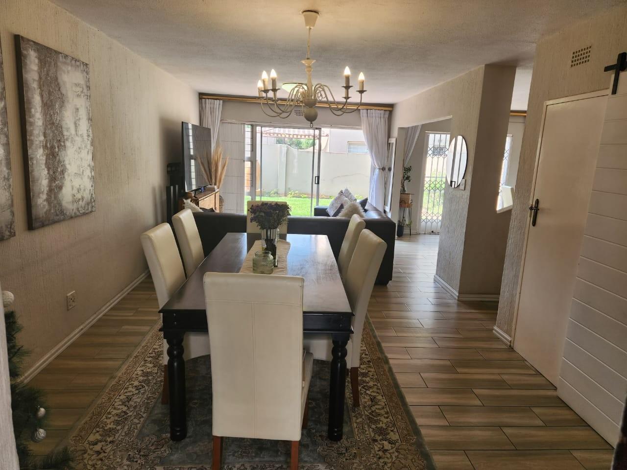 Duplex For Sale in Lyndhurst, Johannesburg