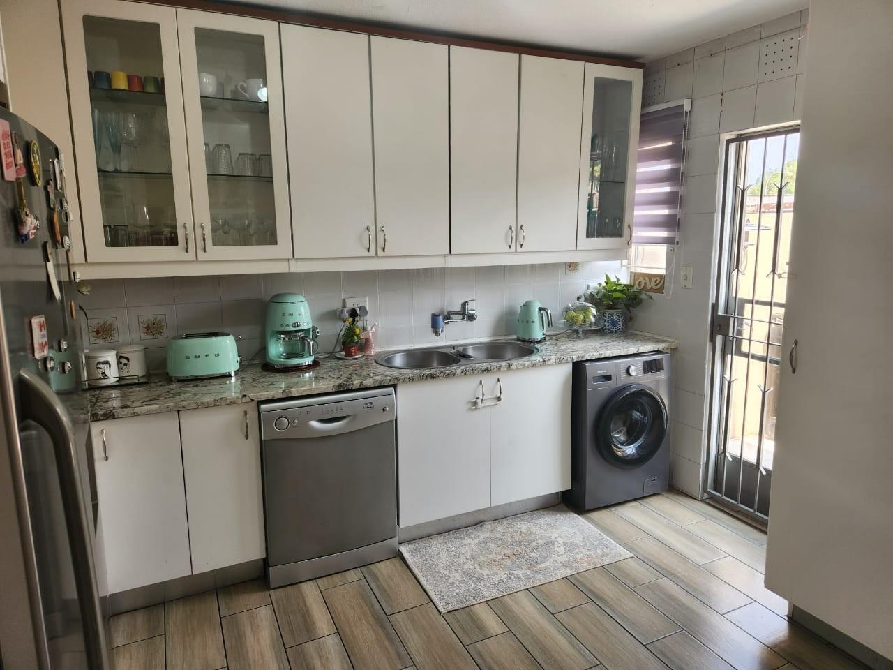 Duplex For Sale in Lyndhurst, Johannesburg