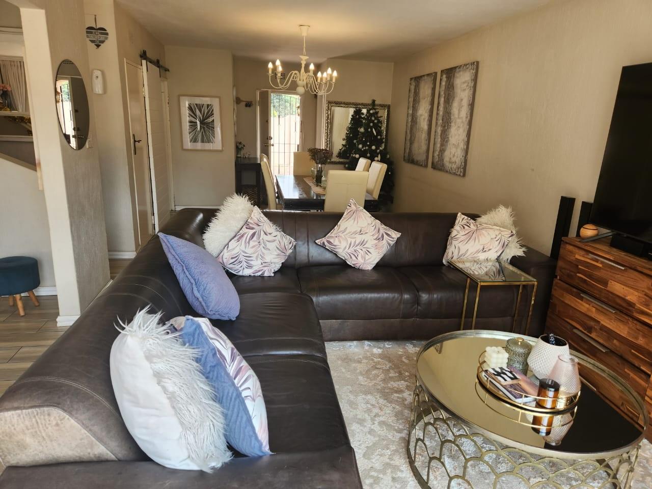 Duplex For Sale in Lyndhurst, Johannesburg