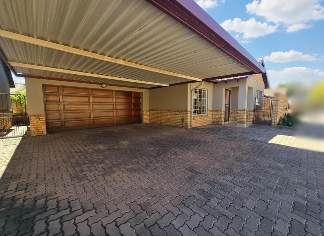 Townhouse For Sale in Sinoville, Pretoria