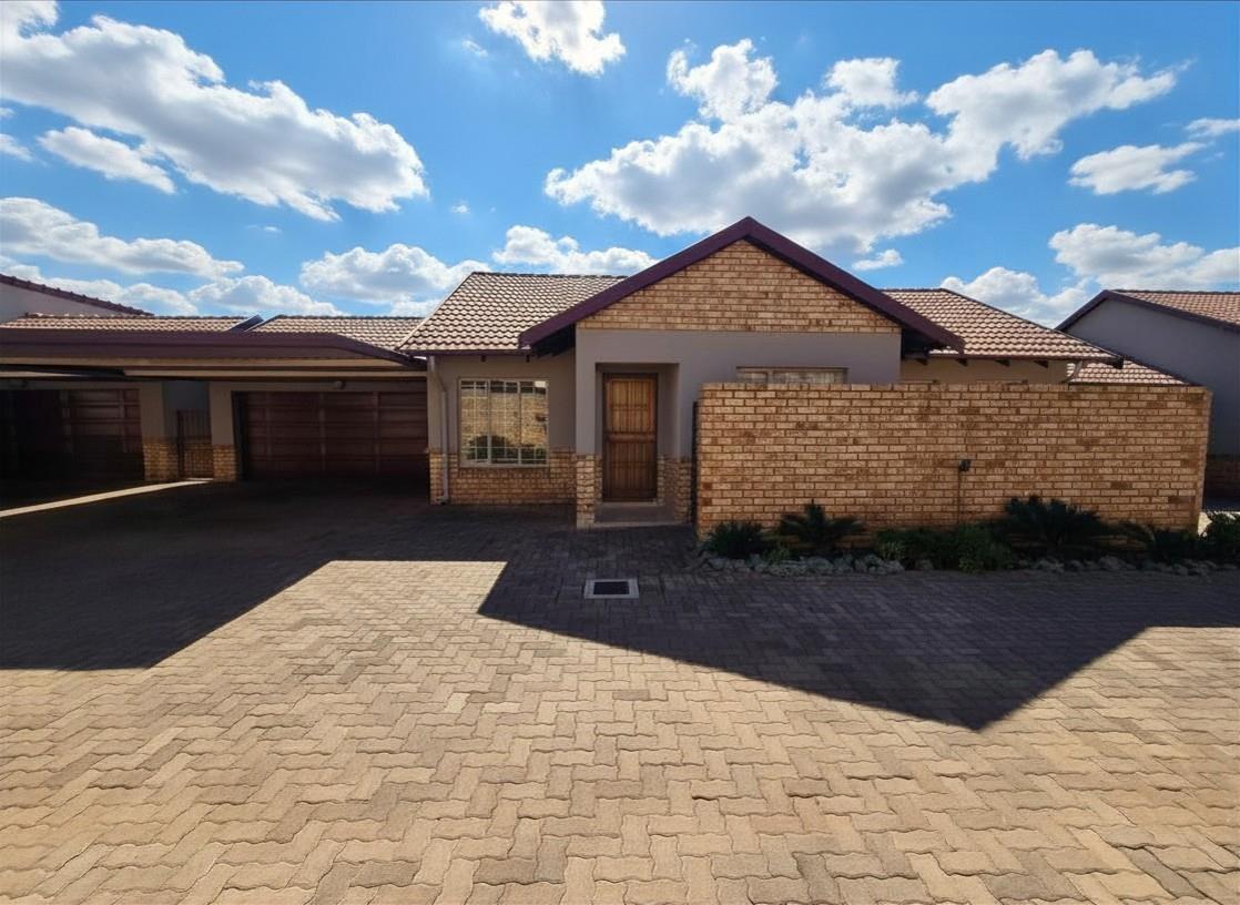 Townhouse For Sale in Sinoville, Pretoria