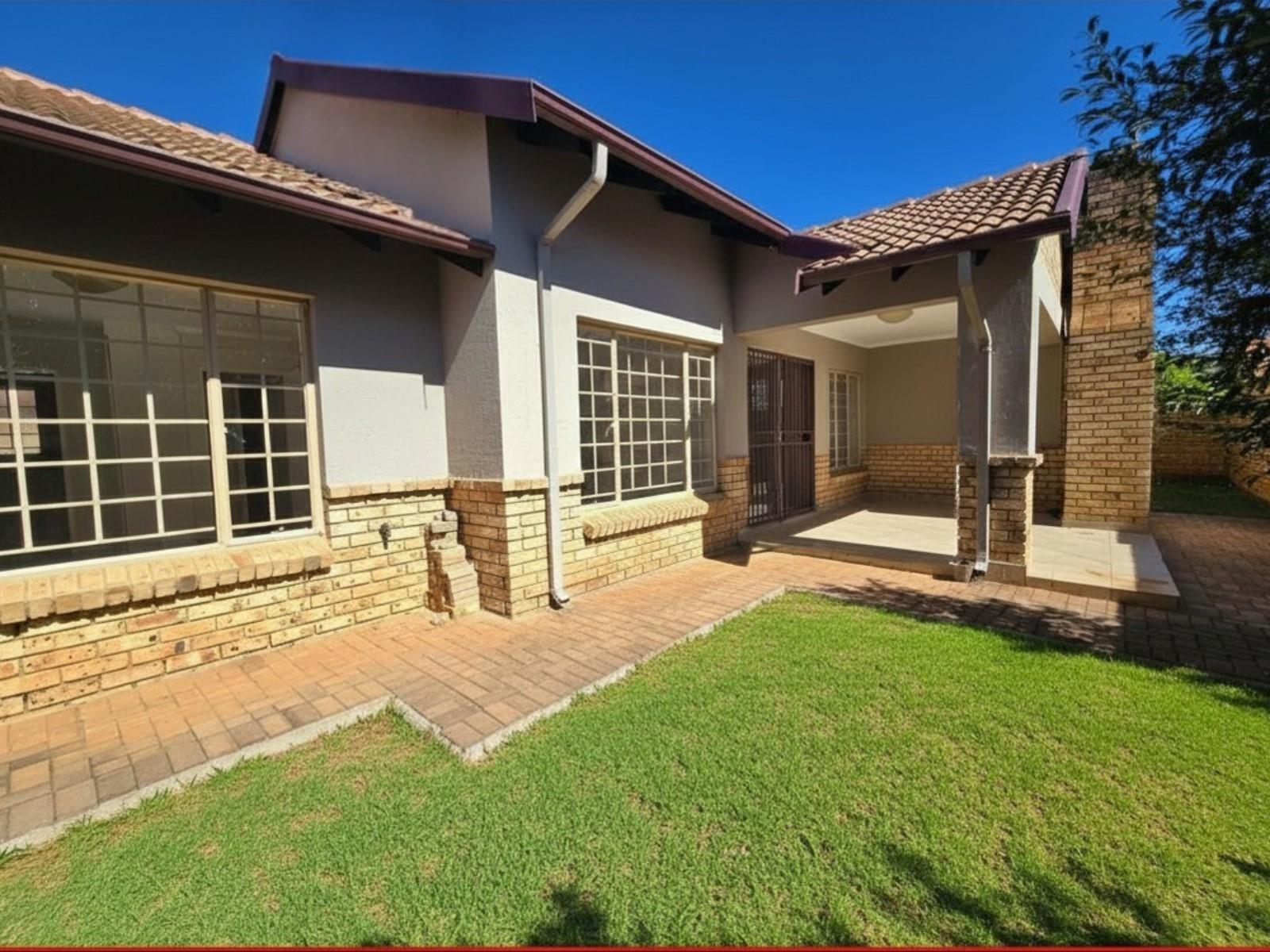Townhouse For Sale in Sinoville, Pretoria