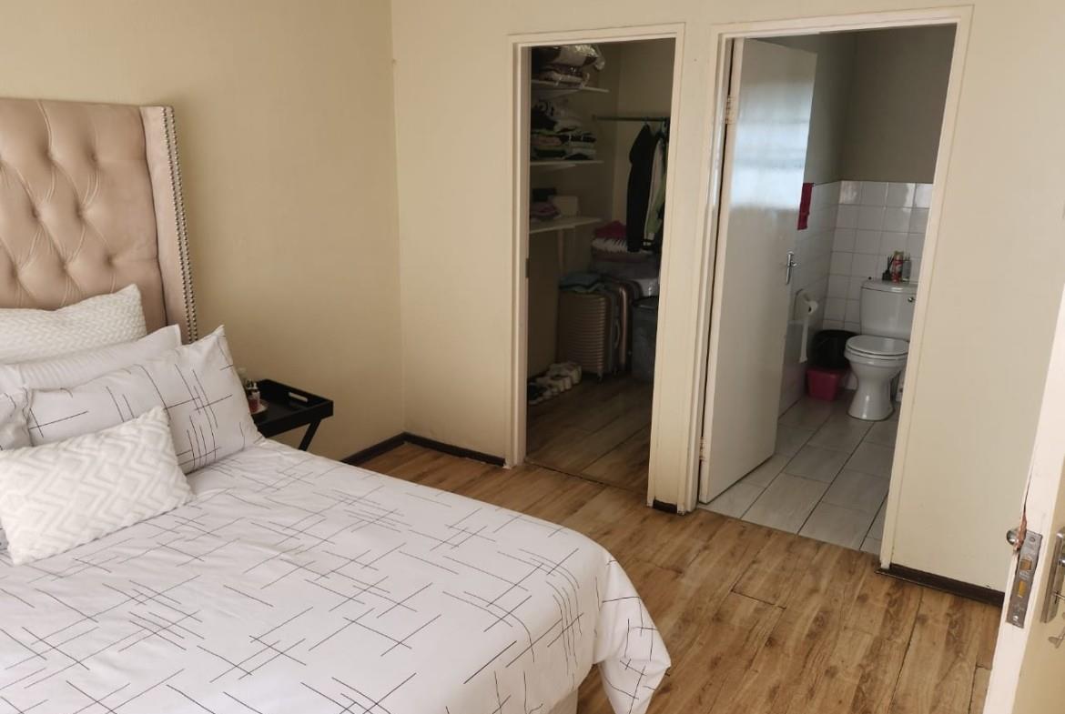Apartment For Sale in Bramley View, Johannesburg