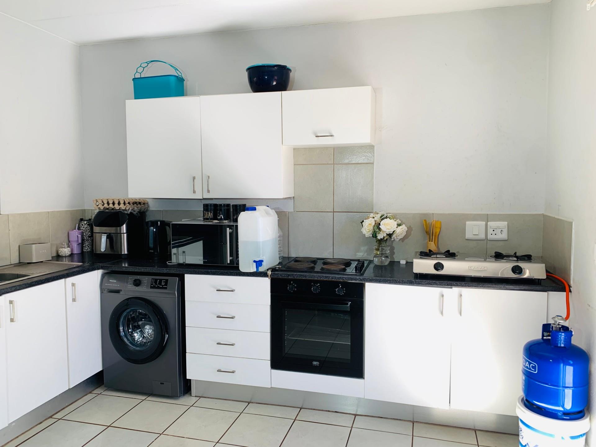3 Bedroom, 2 Bathroom Apartment For Sale in Clarina, Akasia
