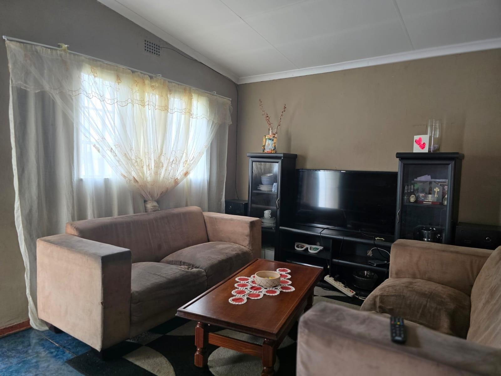 Fabulous 3 Bed house with a 2 Bed Cottage in Eldorado Park Ext 4
