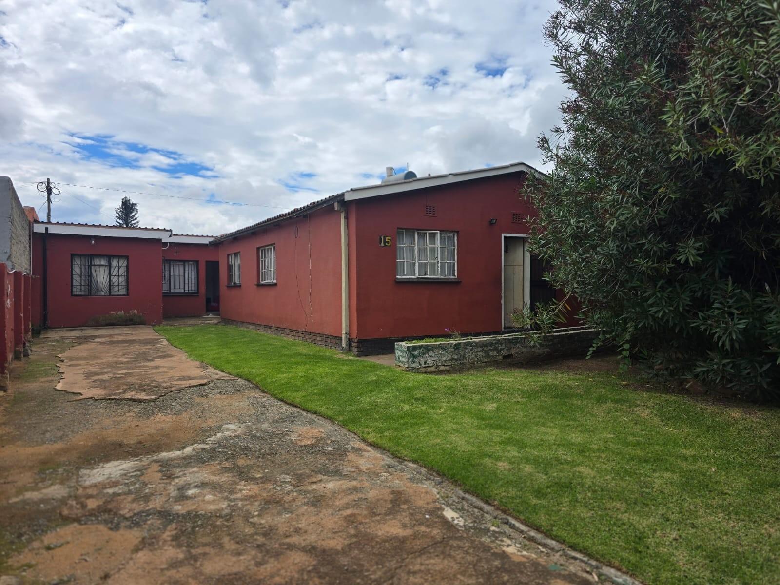 Fabulous 3 Bed house with a 2 Bed Cottage in Eldorado Park Ext 4