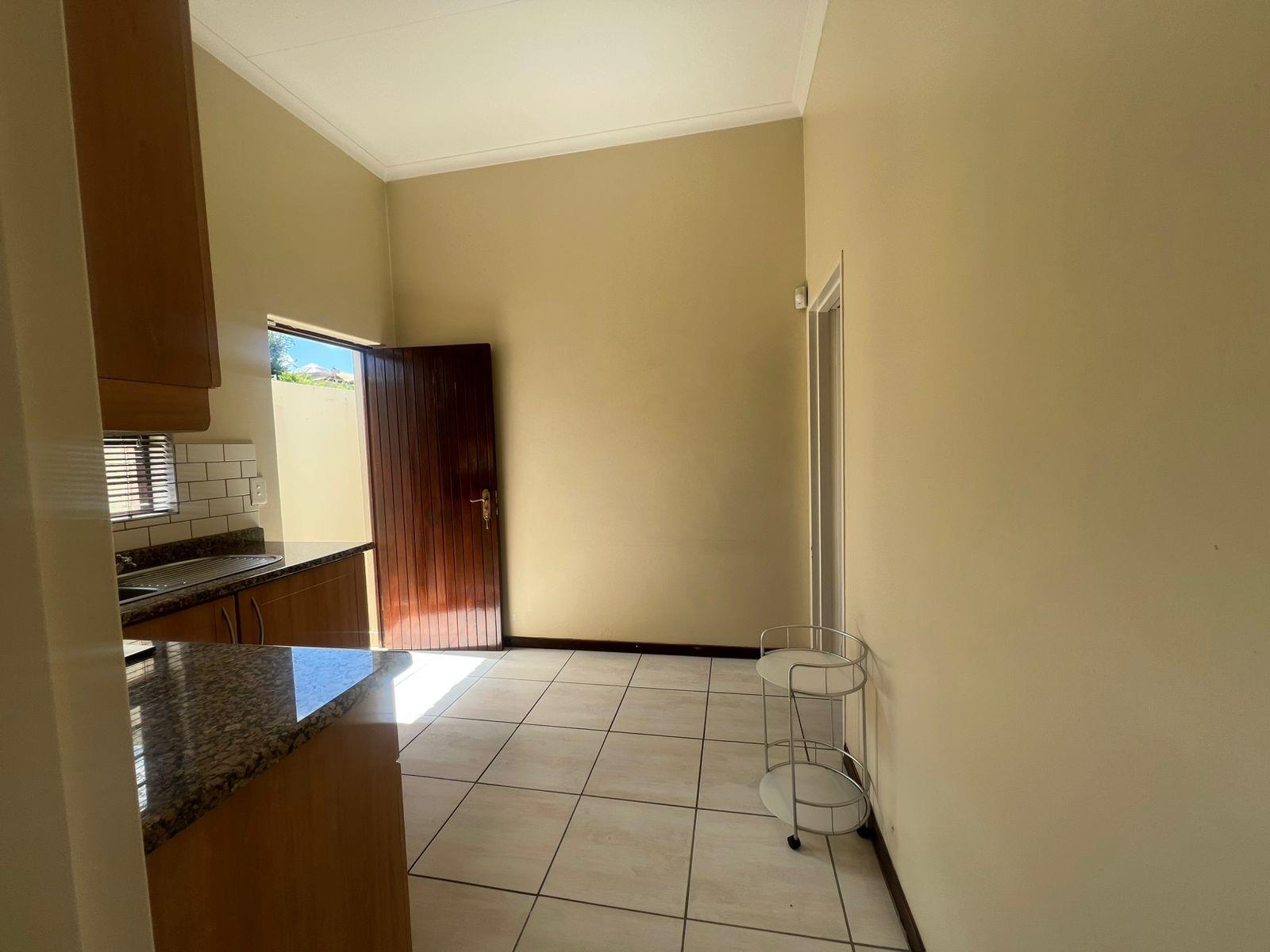 1 Bed Studio Apartment To Rent in Bryanston, Sandton