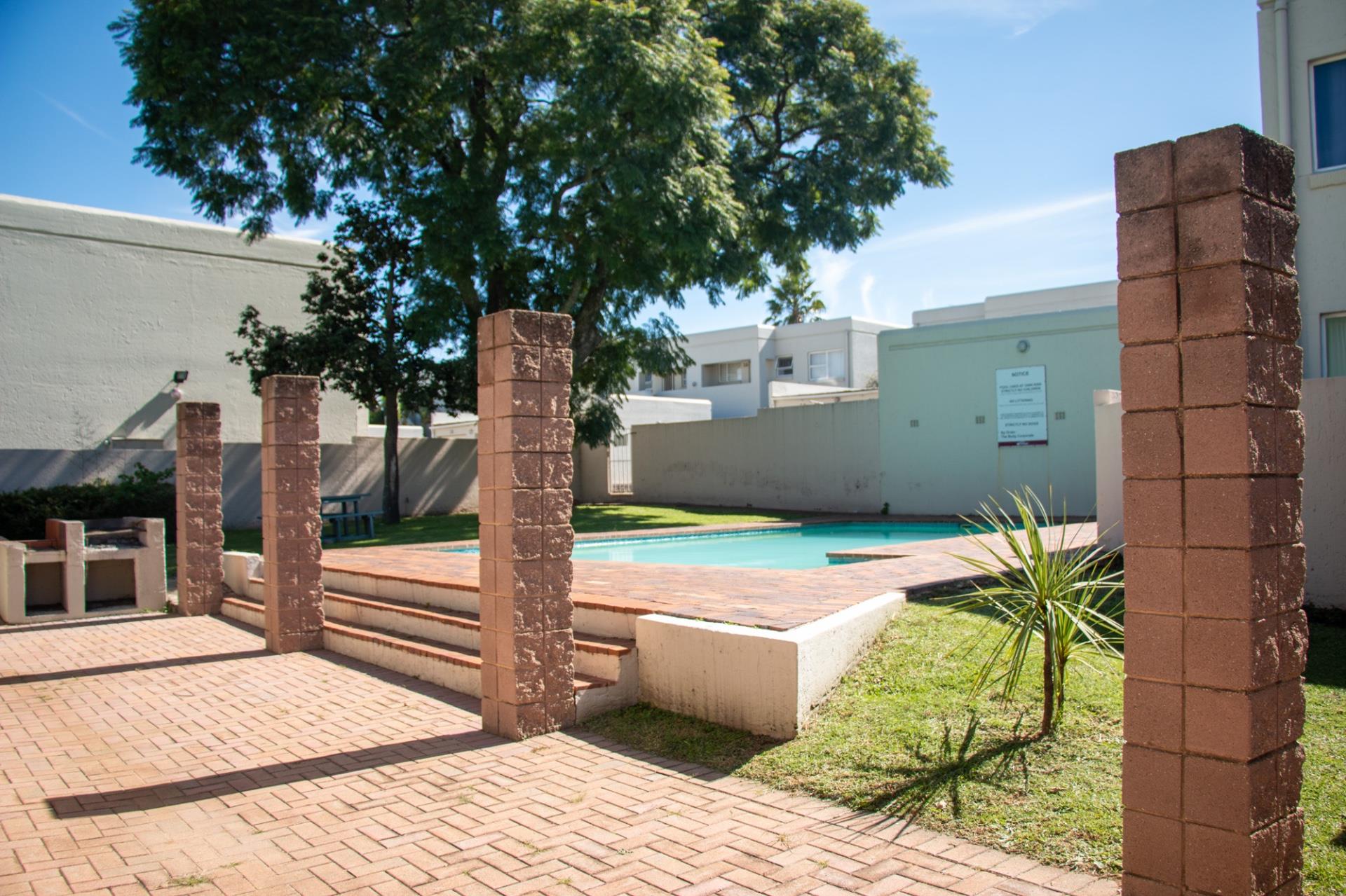 Stylish Gem in Vorna Valley, Minutes from Mall of Africa